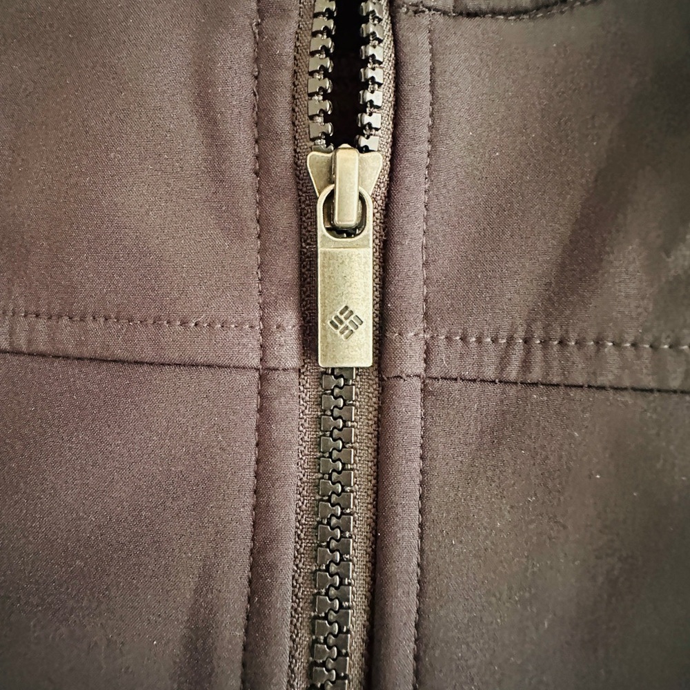 Columbia Men’s Black Softshell Jacket - Picture 9 of 11